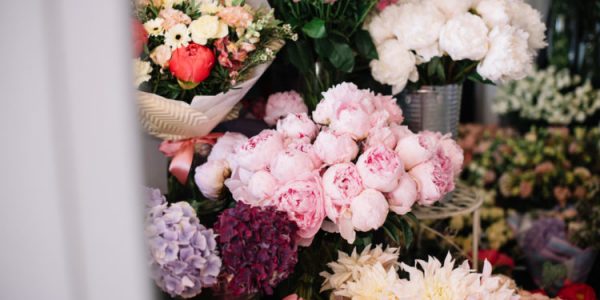 Beautiful,Fresh,Blossoming,Flowers,In,The,Florist,Shop:,Peonies,,Dahlias,